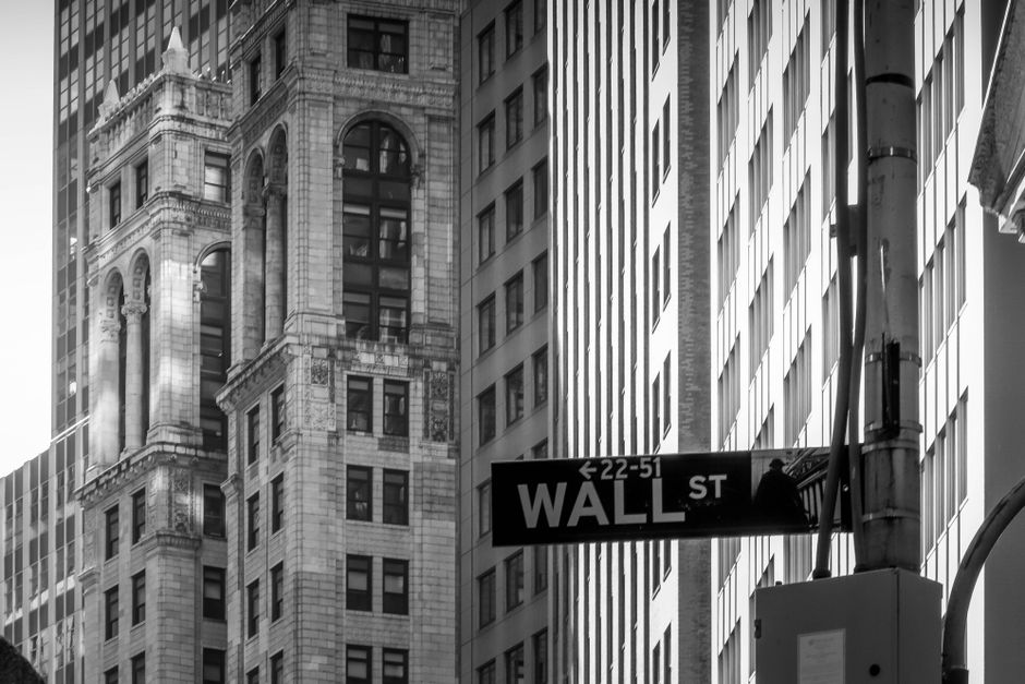 wall street sign pexels